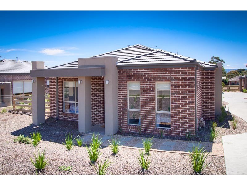 1/4 Francis Crs, Gisborne VIC 3437