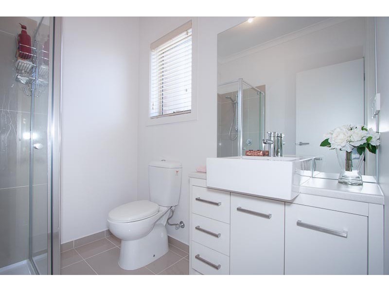 1/4 Francis Crs, Gisborne VIC 3437