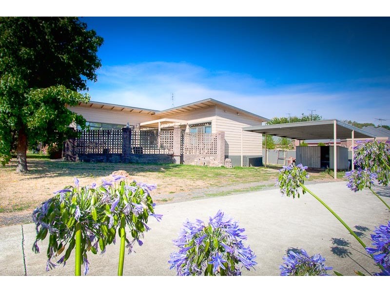 14 Melbourne Road, Gisborne VIC 3437