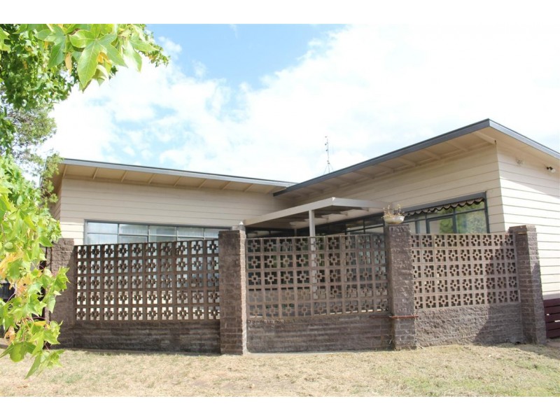 14 Melbourne Road, Gisborne VIC 3437