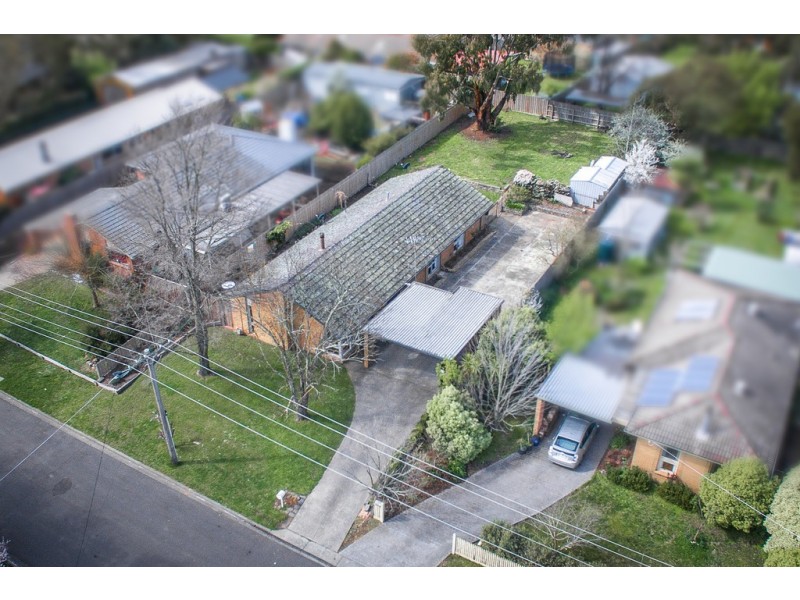 25 Grant Avenue, Gisborne VIC 3437