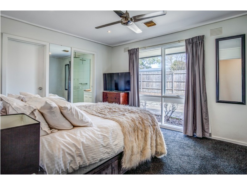 25 Grant Avenue, Gisborne VIC 3437