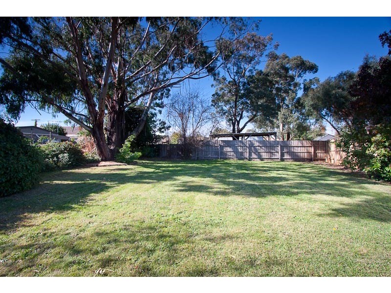 25 Grant Avenue, Gisborne VIC 3437