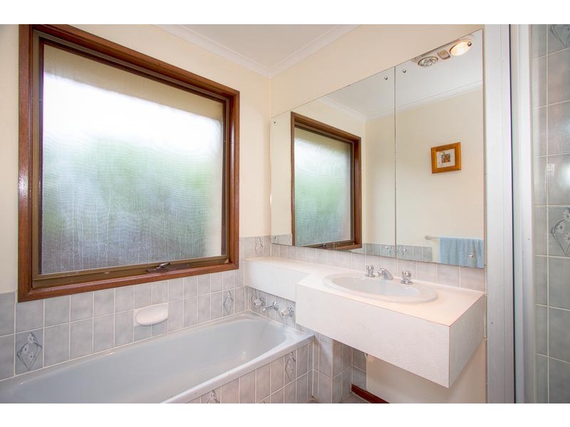 11 Carnegie Court, Gisborne VIC 3437