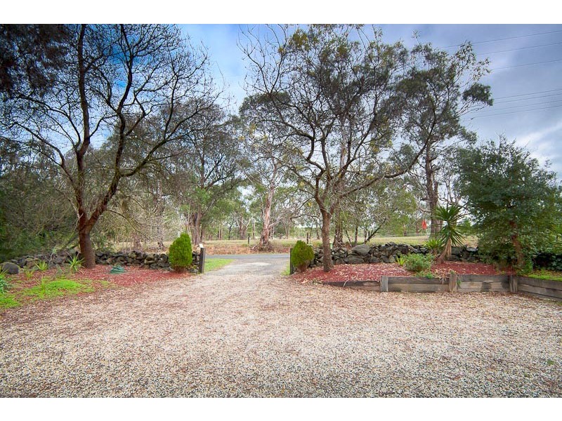 54 Waterfalls Road, Mount Macedon VIC 3441