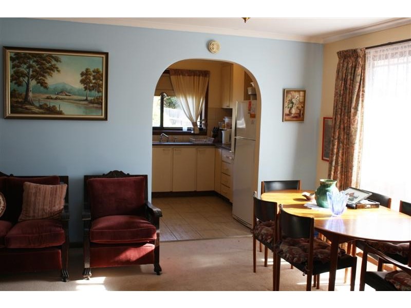 Unit 1/84 Hamilton Street, Gisborne VIC 3437