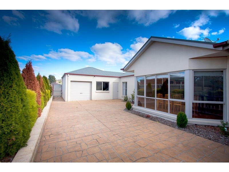 13 Dalray Crescent, New Gisborne VIC 3438