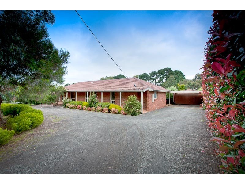 12 Bowkett Close, Romsey VIC 3434