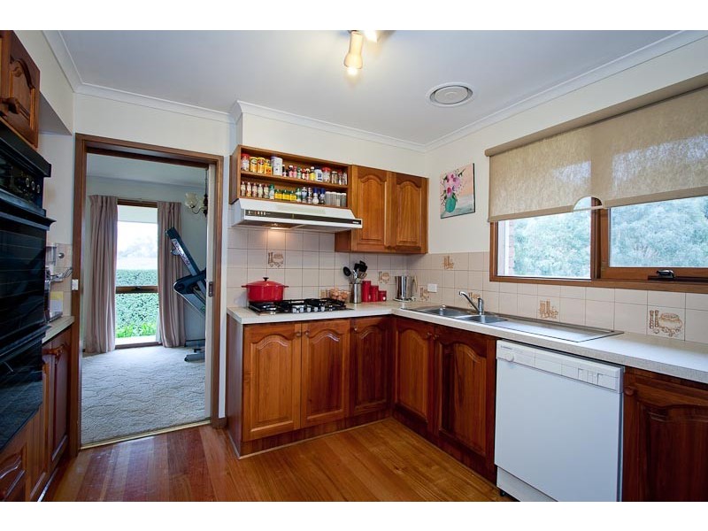 12 Bowkett Close, Romsey VIC 3434