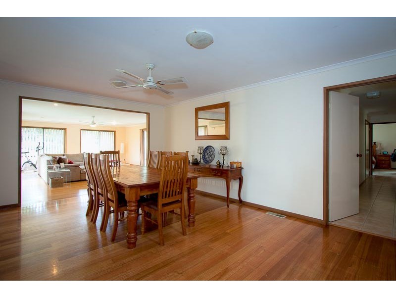 12 Bowkett Close, Romsey VIC 3434