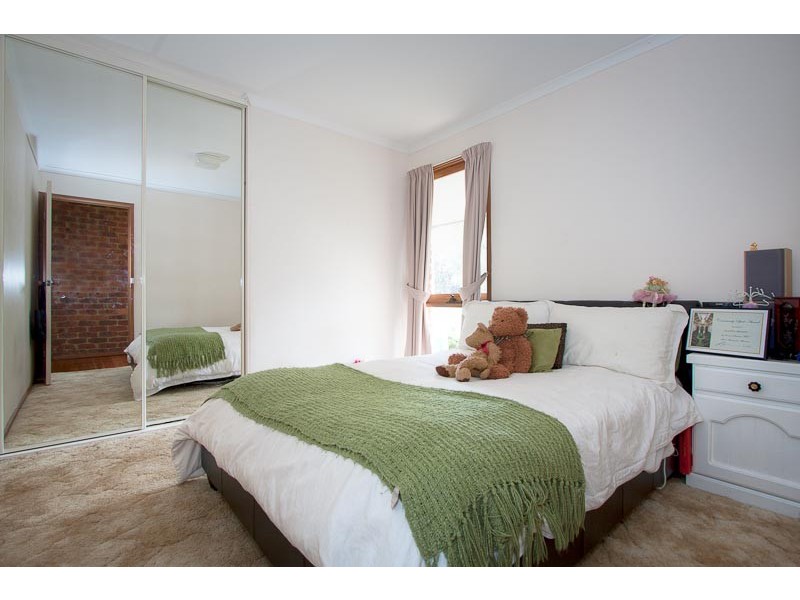 12 Bowkett Close, Romsey VIC 3434