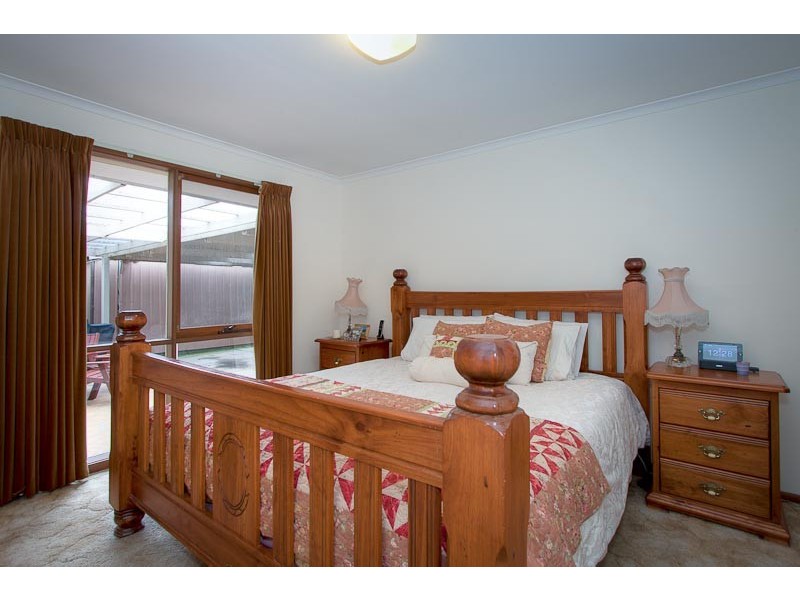 12 Bowkett Close, Romsey VIC 3434