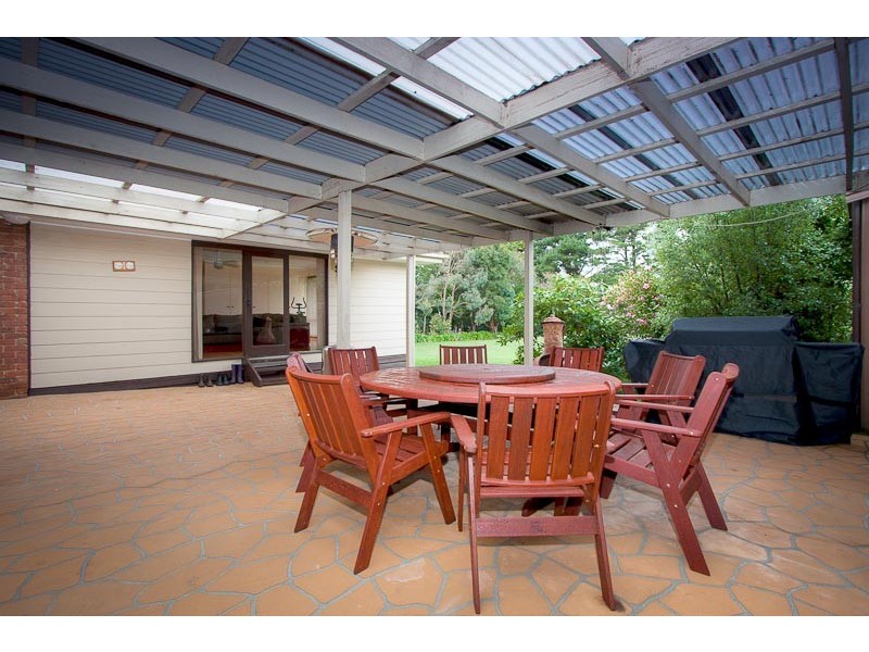 12 Bowkett Close, Romsey VIC 3434