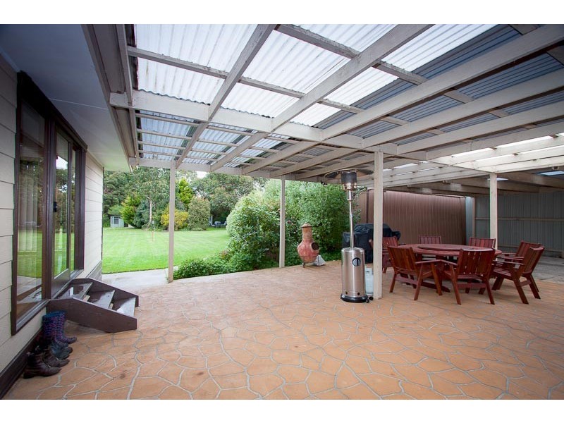 12 Bowkett Close, Romsey VIC 3434