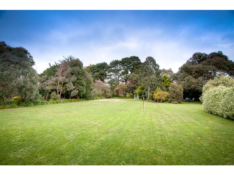 12 Bowkett Close, Romsey VIC 3434