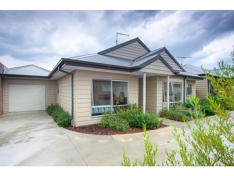 Unit 4/12 Rodney Street, Gisborne VIC 3437