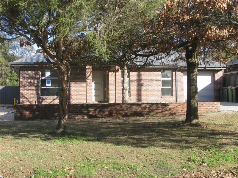 4 Ligar Street, Woodend VIC 3442