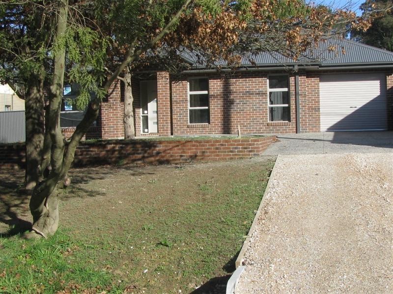 4 Ligar Street, Woodend VIC 3442