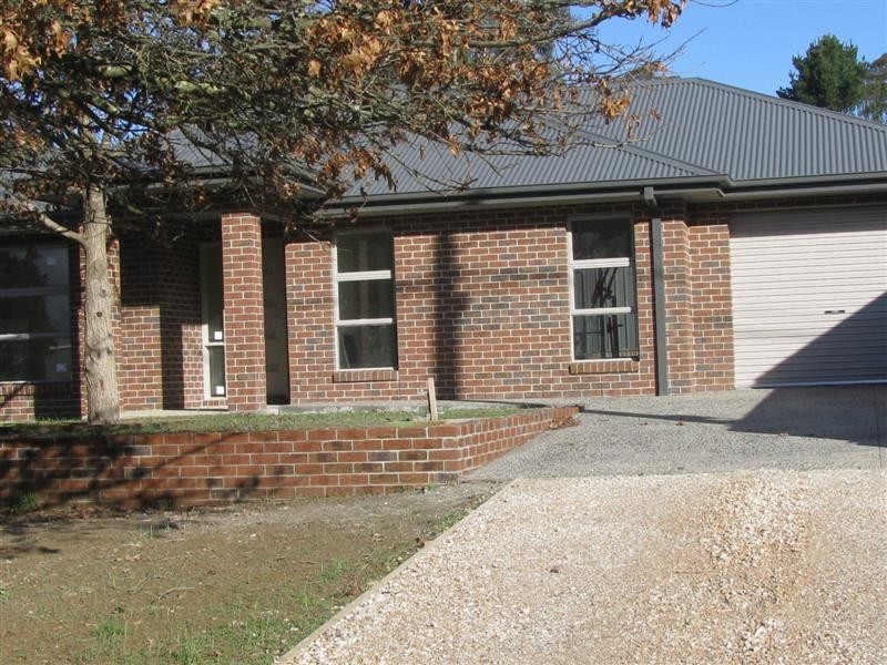 4 Ligar Street, Woodend VIC 3442