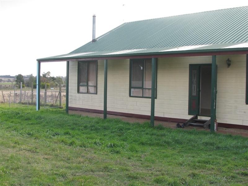 36 Russells Road, Woodend VIC 3442