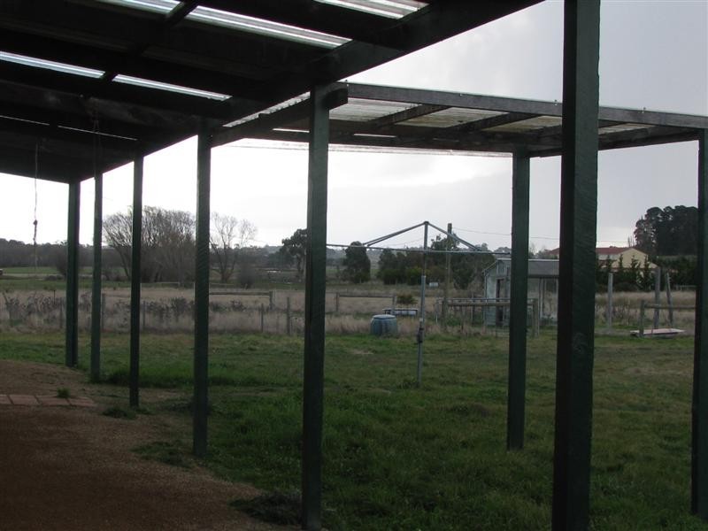 36 Russells Road, Woodend VIC 3442