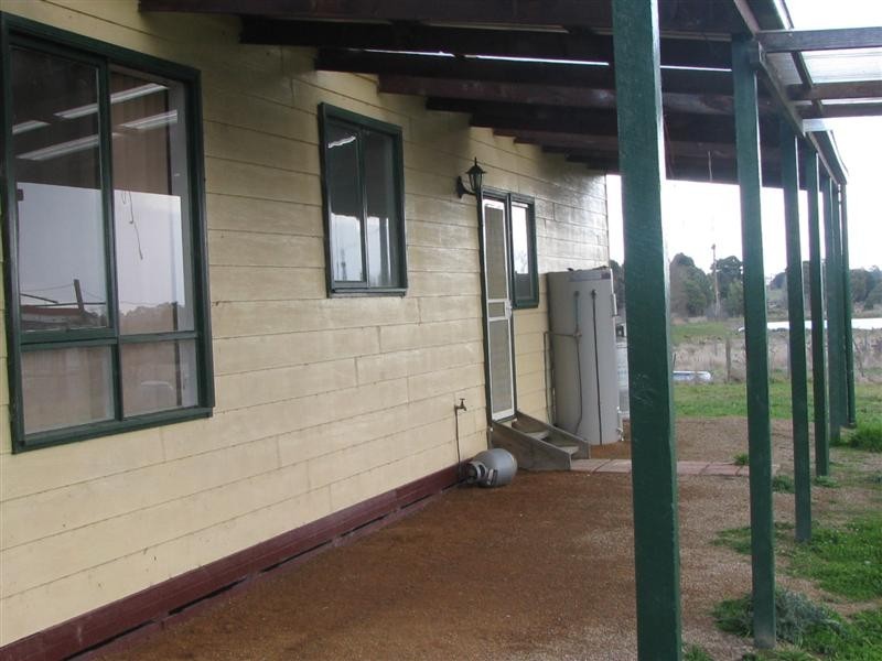 36 Russells Road, Woodend VIC 3442