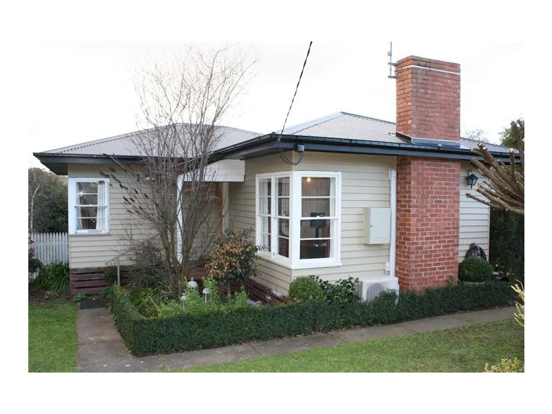 64 Hamilton Street, Gisborne VIC 3437