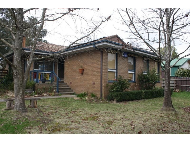 10 Peter Godden Drive, Woodend VIC 3442