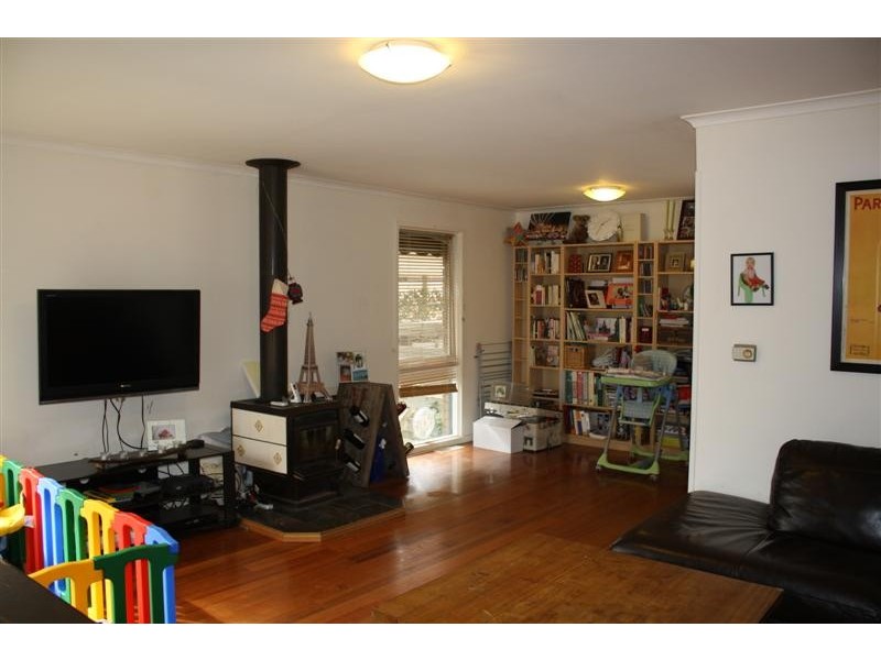 10 Peter Godden Drive, Woodend VIC 3442