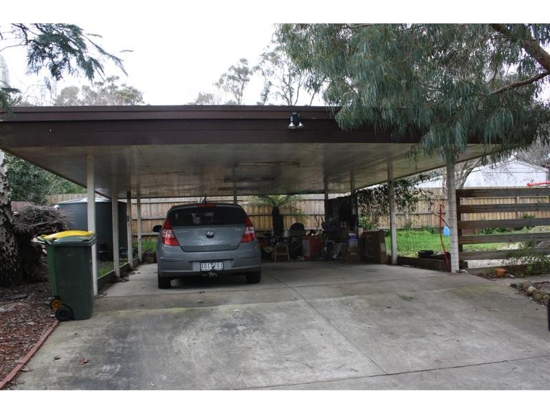 10 Peter Godden Drive, Woodend VIC 3442