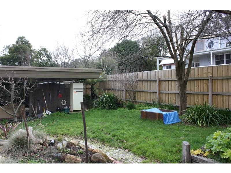 10 Peter Godden Drive, Woodend VIC 3442