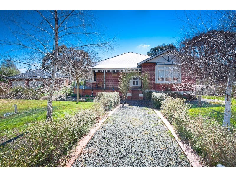 6 Kurung Court East, Gisborne VIC 3437