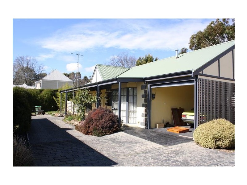 4/16 Carlisle Street, Woodend VIC 3442