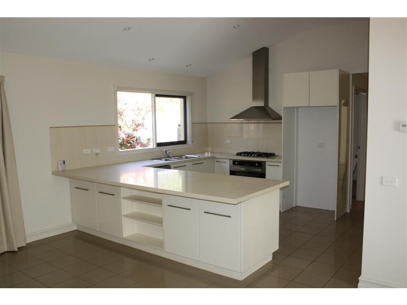 4/16 Carlisle Street, Woodend VIC 3442