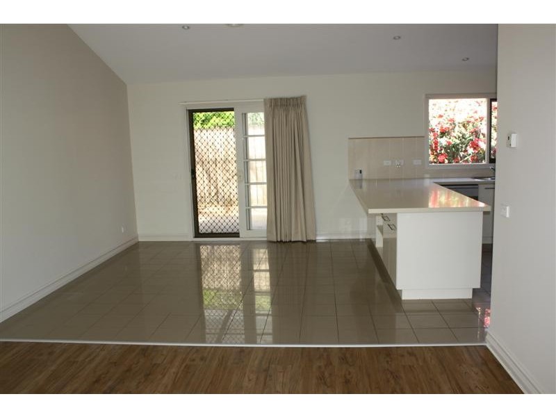 4/16 Carlisle Street, Woodend VIC 3442