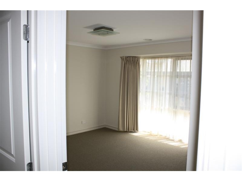4/16 Carlisle Street, Woodend VIC 3442