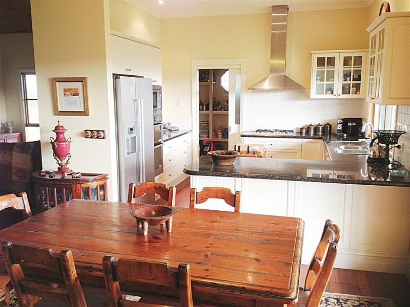 568 DOOLINS ROAD, Darraweit Guim VIC 3756