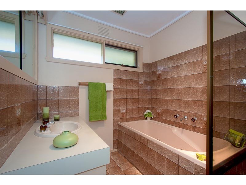 25 Grant Ave, Gisborne VIC 3437