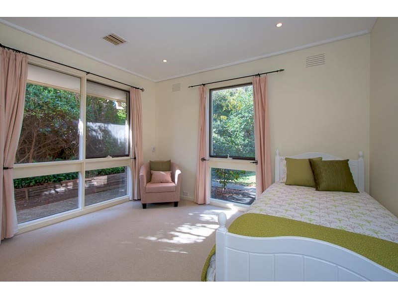 25 Grant Ave, Gisborne VIC 3437