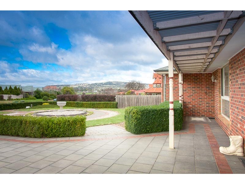 8 Jacksons Creek Way, Gisborne VIC 3437