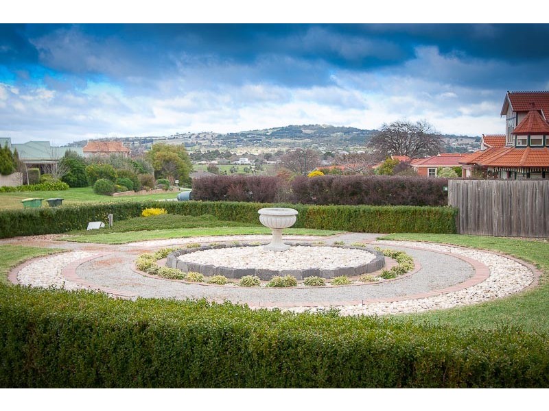 8 Jacksons Creek Way, Gisborne VIC 3437