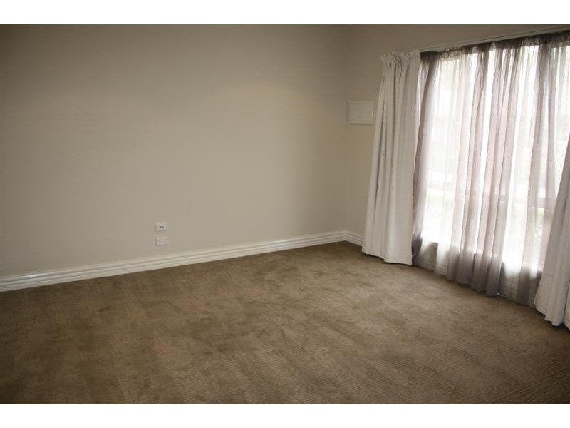 Unit 2-11 Rodney Street, Gisborne VIC 3437