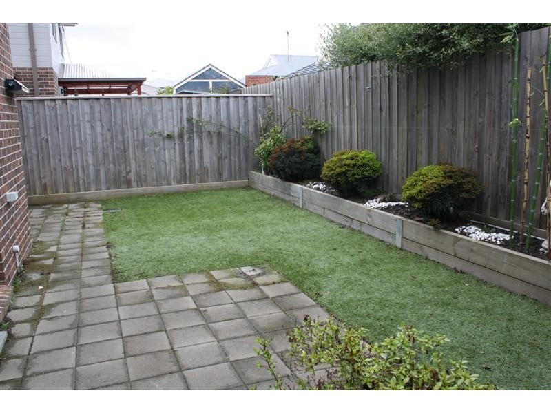 Unit 2-11 Rodney Street, Gisborne VIC 3437