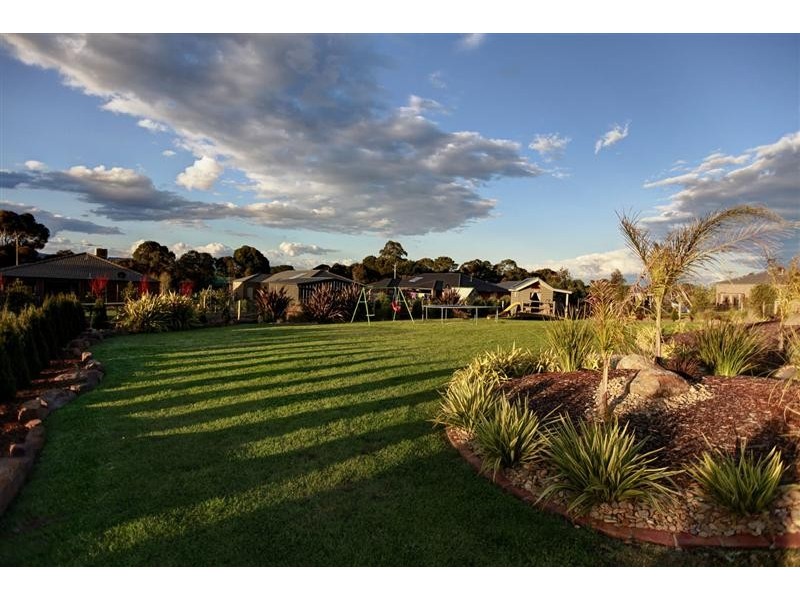 10 Francis Crescent, Gisborne VIC 3437