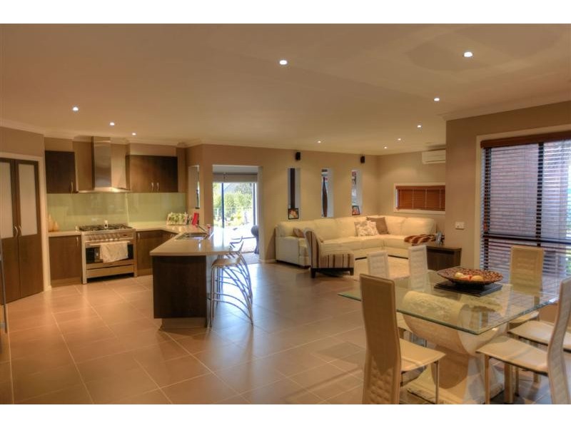 10 Francis Crescent, Gisborne VIC 3437