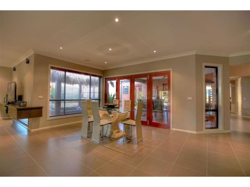 10 Francis Crescent, Gisborne VIC 3437