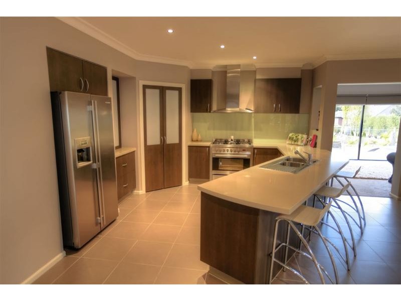 10 Francis Crescent, Gisborne VIC 3437