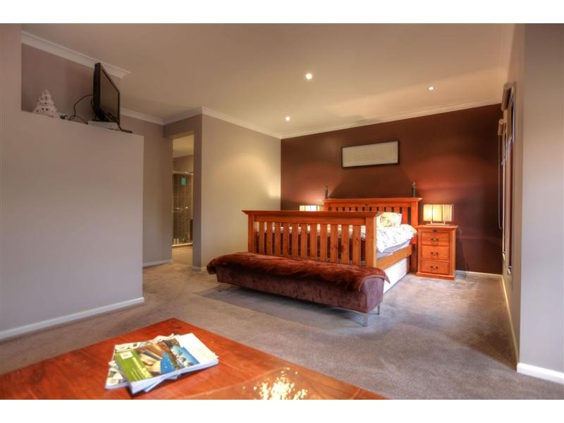 10 Francis Crescent, Gisborne VIC 3437