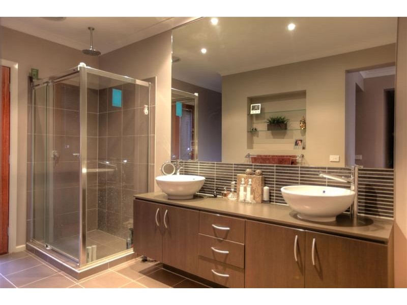 10 Francis Crescent, Gisborne VIC 3437