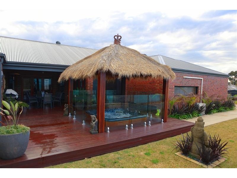 10 Francis Crescent, Gisborne VIC 3437